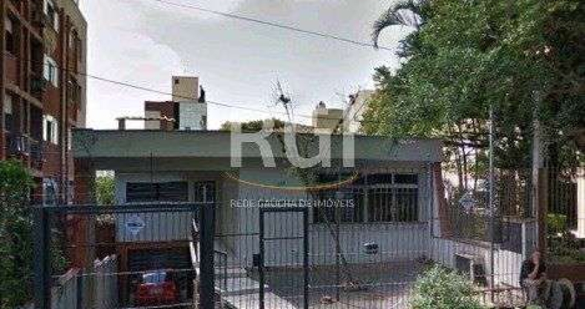 Casa para Venda - 250m², 3 dormitórios, 2 vagas - Petrópolis