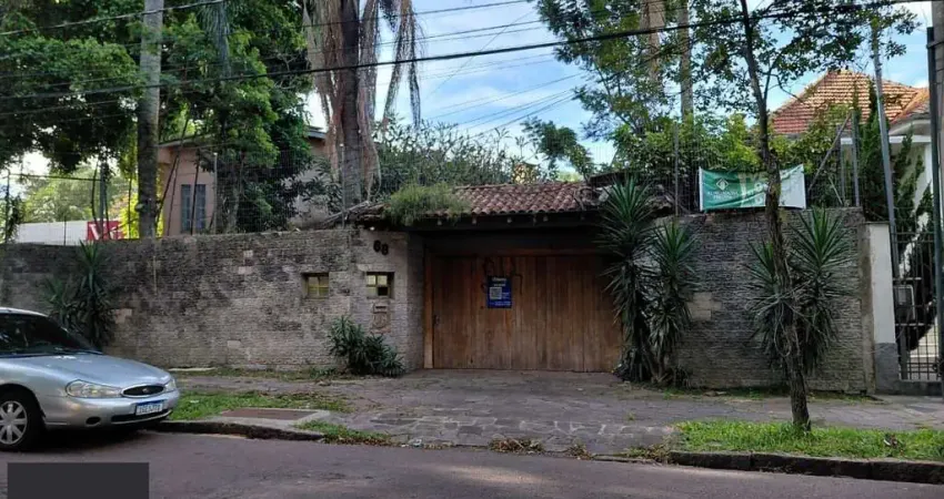 Ampla casa com pátio Bairro Teresópolis