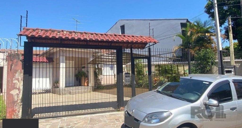 Casa com 3 quartos à venda na Rua Afonso Arinos, 590, Camaquã, Porto Alegre