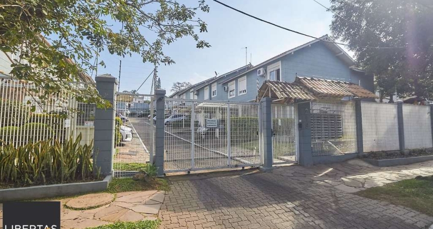 Casa sobrado em condomínio fechado no Alto Petrópolis de 2 dormitórios e vaga
