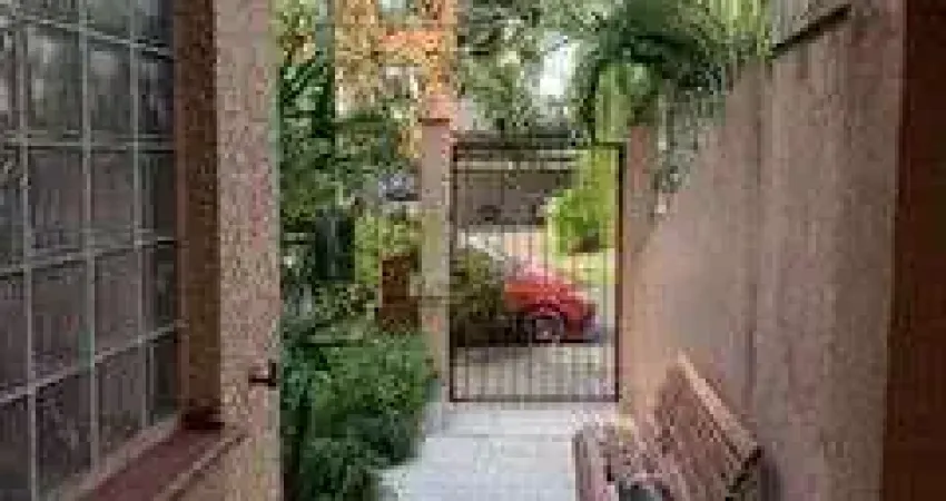 Casa com 7 quartos à venda na Rua Guararapes, 492, Petrópolis, Porto Alegre