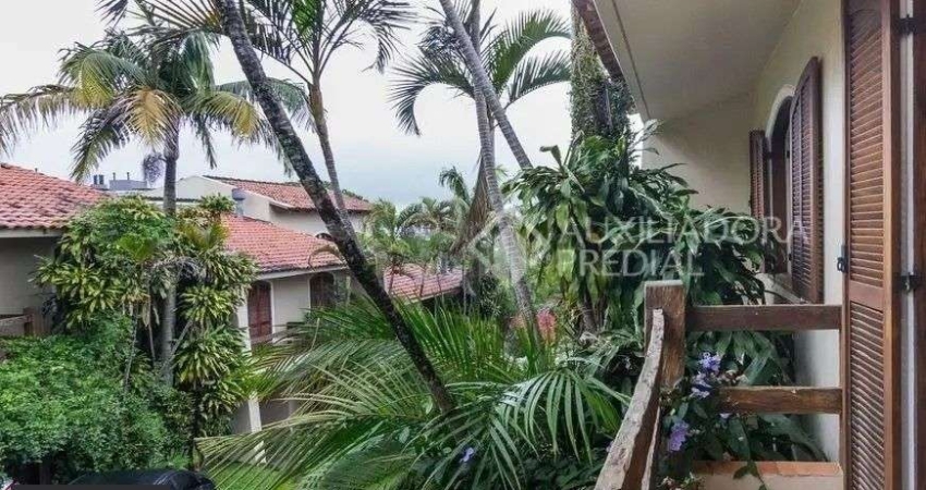 CASA CONDOMINIO 3 DORMITÓRIOS FECHADO ZONA SUL PORTO ALEGRE
