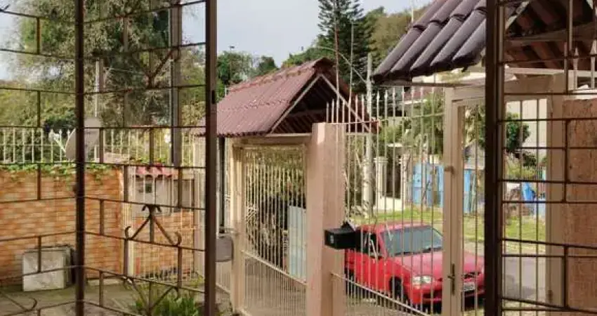 Terreno com duas frentes, três casas  (duas c/dois dormitórios e a outra tipo ti