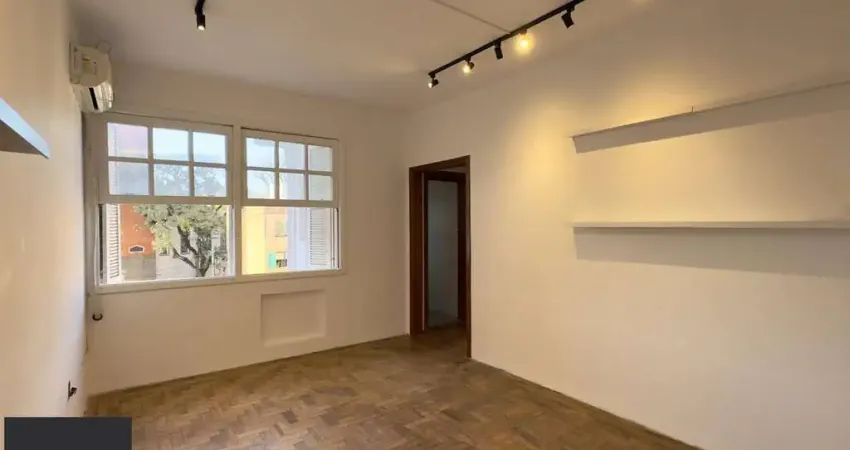 Apartamento reformado de 68m², 2 dormitórios no bairro praia de belas