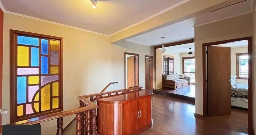 Casa ampla com piscina, adega, quiosque com churrasqueira e casa nos fundos (edí