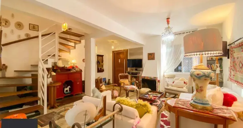 Casa semi-mobiliada à venda em condomínio fechado com 3 dormitórios e suíte