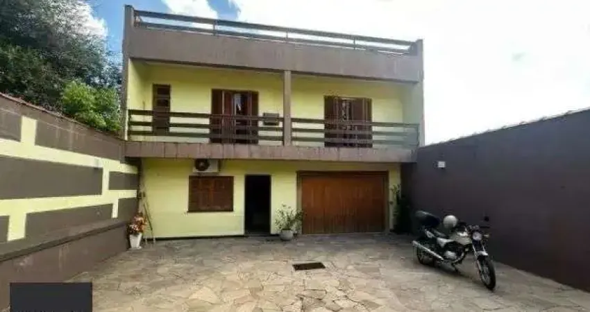Ótima casa no bairro jardim lindóia, com 4 quartos, pátio amplo e área com churr