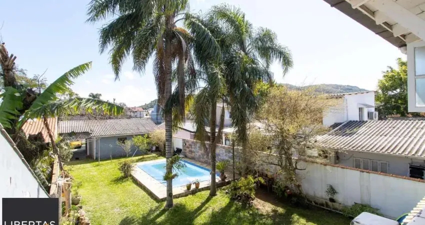 Sobrado amplo com 4 dormitórios com piscina e casa extra no mesmo terreno – Híp