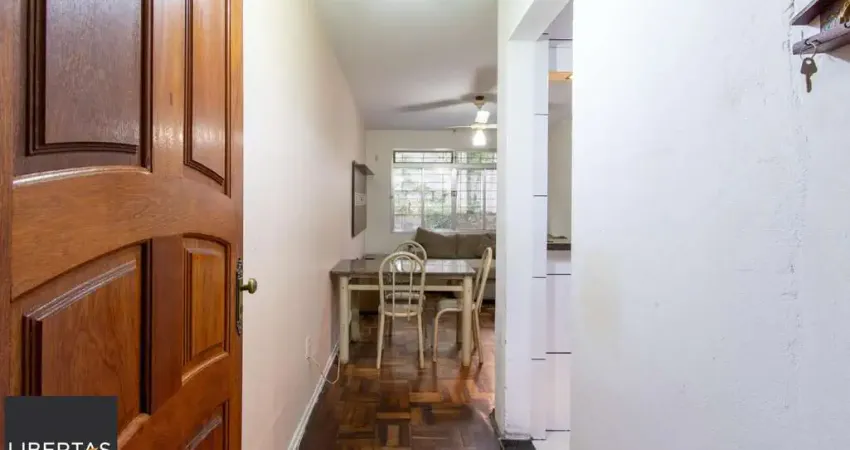 Apartamento térreo com pátio privativo no coração do menino deus, 2 dormitórios.