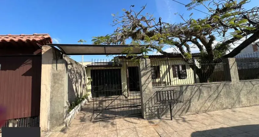 Casa com 3 quartos à venda na Rua Criciúma, 273, Guarujá, Porto Alegre