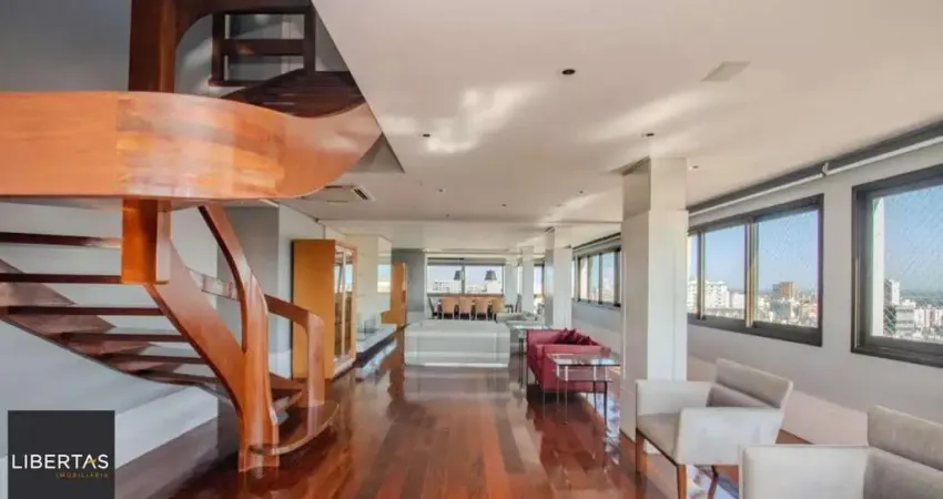 Cobertura semimobiliada de alto padrão com 600 m² conta com seis suítes, nove ba