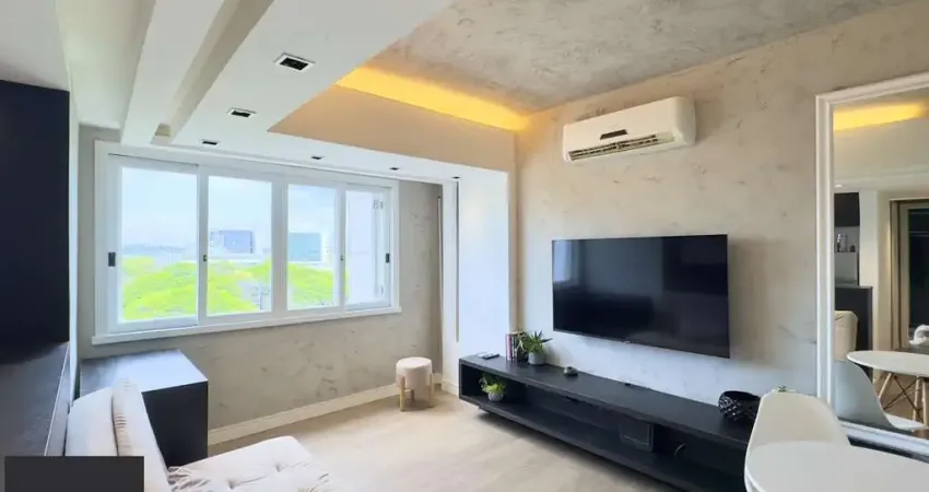 Apartamento reformado com vista definida, ótima localização no Centro Histórico