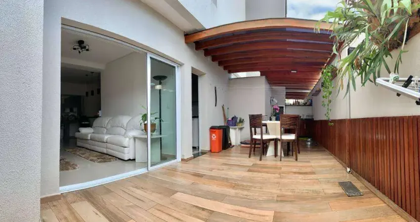 APARTAMENTO COM ÓTIMA LOCALIZAÇÃO NO CENTRO DA CIDADE!