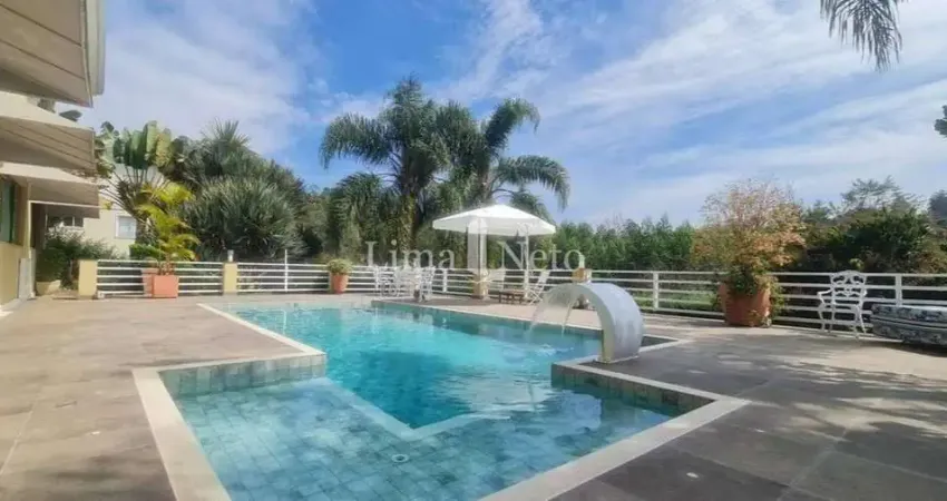 Casa com 600m2, piscina aquecida, pomar, Serra dos Cristais