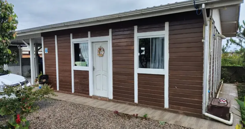 Casa com 2 dormitórios  na passagem do Maciambu Palhoça