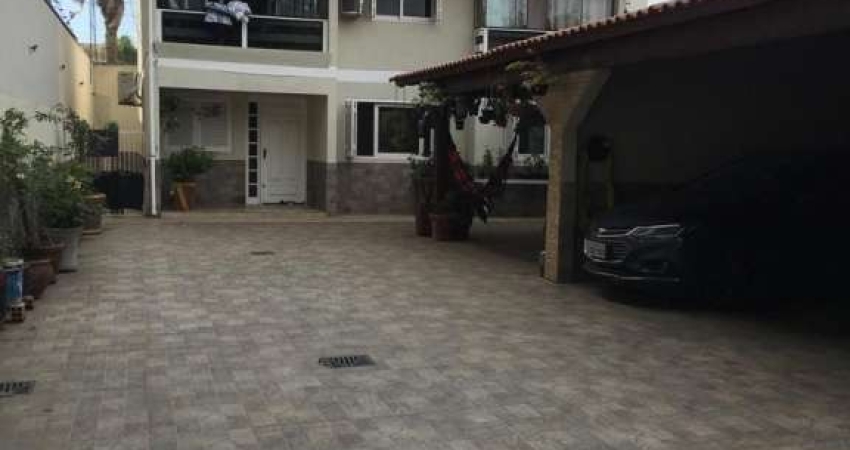 Sobrado , 3 Dormítórios com 190 m²  àrea Privativa  , Bairro Marechal - Canoas