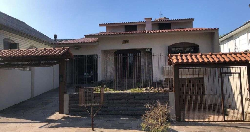 Sobrado á venda 4 quartos,  com 270,00 m², bairro Nossa Senhora das Graças