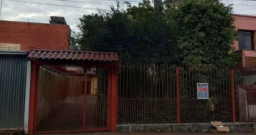 Casa Térrea de Alvenaria com 191,00 m² área construída Avenida Farroupilha