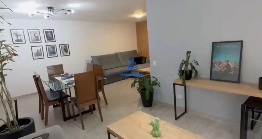 CONDOMÍNIO FEHCADO NO AGUA VERDE - Apartamento Alto Padrão mobiliado com 114 m² uteis bem distribuídos  e iluminados, conta com 3 quartos, sendo uma suíte, 1 vaga no bairro Agua Verde, por apenas R$94