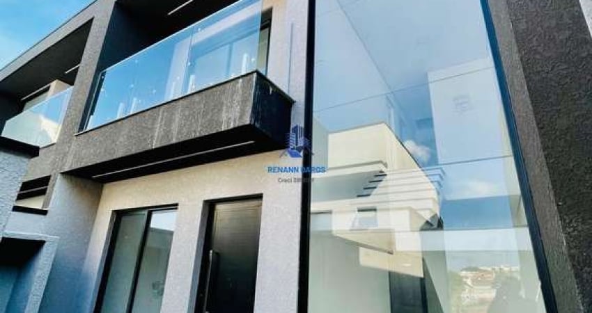 Sobrado Triplex Novo 3 Quartos, Suíte, 4 Vagas e Espaço Gourmet no Xaxim – Financiável e Aceita FGTS