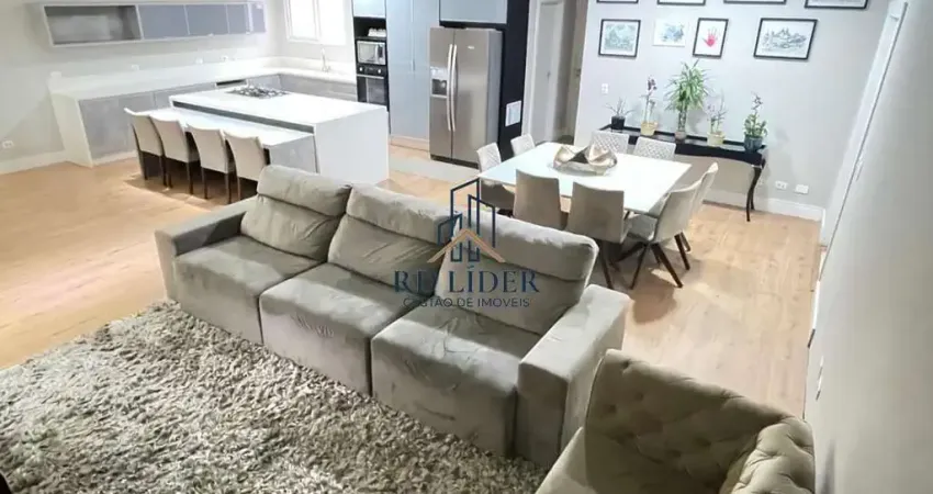 Casa alto padrão com 3 quartos sendo uma suíte, hidromassagem,  ambientes amplos e planejados e quintal espaçoso com churrasqueira