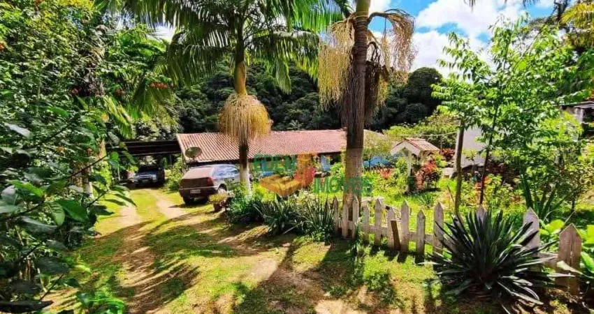 Sítio para quem busca contato com a natureza, com 5 quartos, sendo 1 suíte com hidromassagem, à Venda na Estrada Rural, Sarapuí de Cima, Piedade/SP