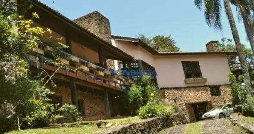Sobrado com 3 dormitórios à venda, 440 m² por R$ 2.100.000,00 - Itapetinga - Atibaia/SP