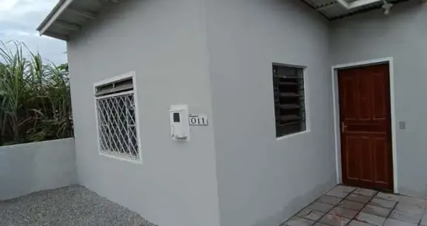 Casa com 2 quartos para alugar no Bom Viver, Biguaçu