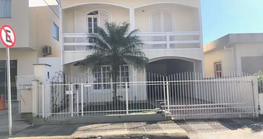 Casa com 3 quartos para alugar no Centro, Biguaçu