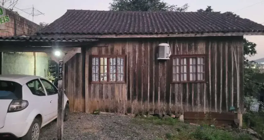 Casa com 1 quarto à venda na Rua Izolina Paz Ribeiro, Paranaguamirim, Joinville