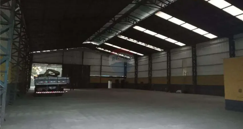 Galpão de 750 metros quadrados ao lado da rodovia sp340 em mogi mirim