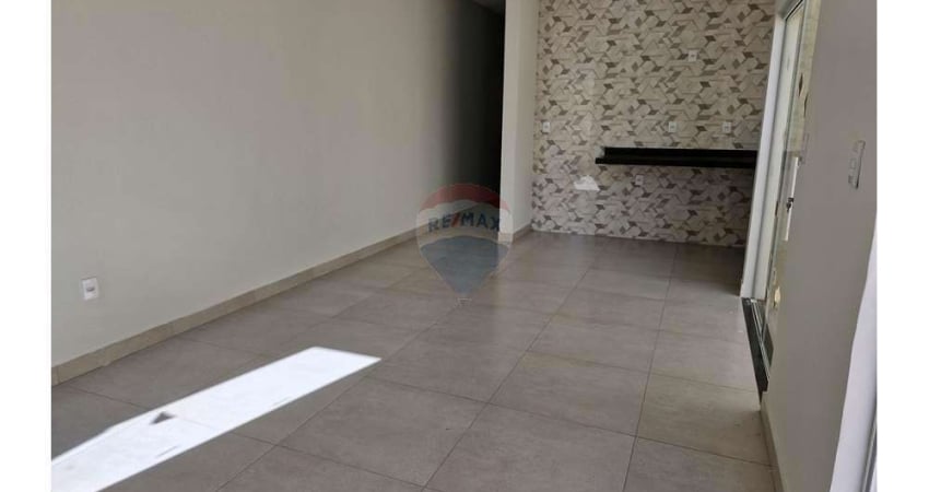 Casa com 2 dormitórios sendo 1 suíte disponível para locação