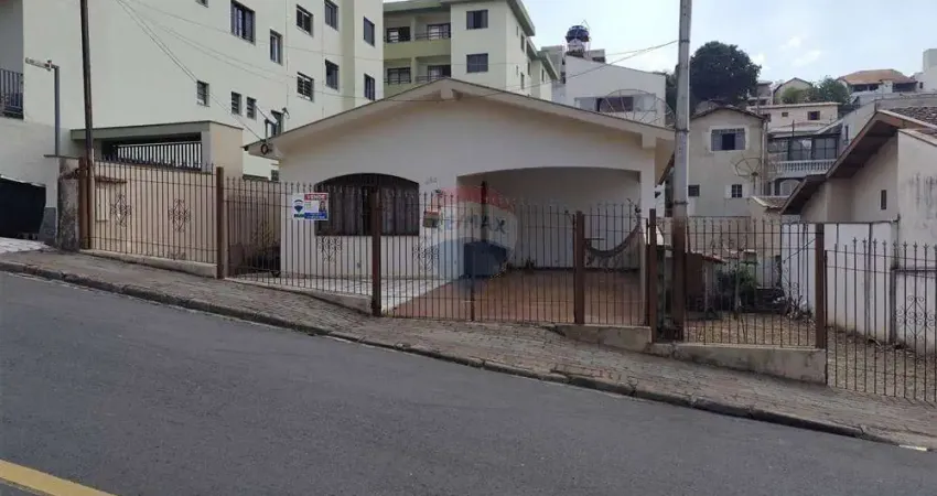 casa a venda de 171 m2, 3 quartos, 10 vagas e piscina  - Centro -Lindoia