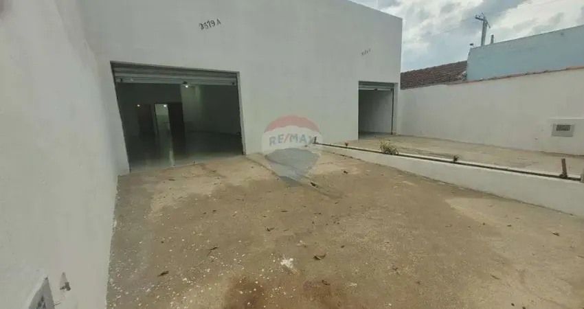 Salão comercial para alugar com 60 metros, 01 banheiro pcd e duas vagas de estacionamento próprio.