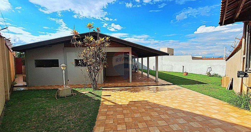Casa Ampla com Quintal Espaçoso em Terreno de 528m² – 3 Quartos (2 Suítes) para o Seu Conforto!