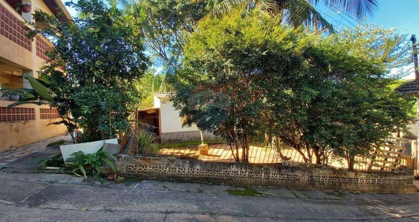 CHACARA COM UMA CASA AMPLA E MAIS DUAS CASAS MENORES COM POMARES, HORTA E GALINHEIRO