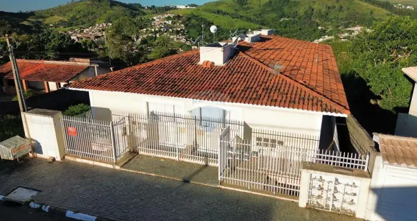 14 apt locaçao cada um com 2 quartos ,sala, peq. cozinha/ lavanderia, banheiro, área total construída dos 14 apt 634,46 m2 e terreno 746 m2