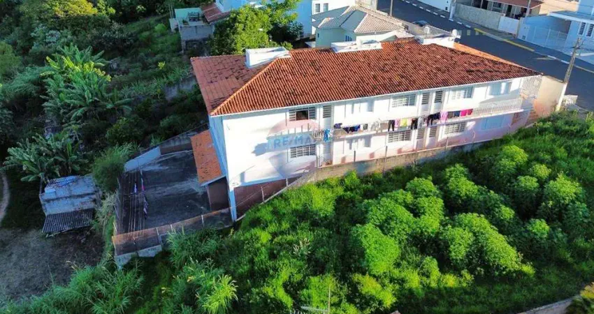 14 apt locaçao cada um com 2 quartos ,sala, peq. cozinha/ lavanderia, banheiro, área total construída  dos 14 apt  634,46 m2 e terreno 746 m2