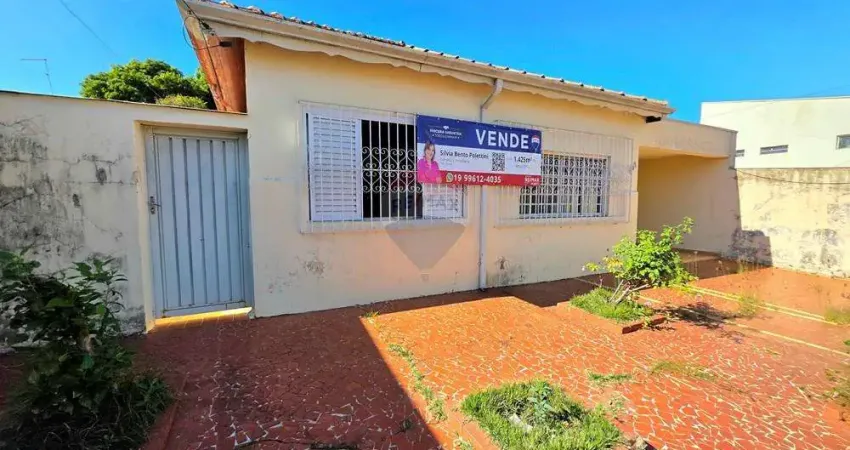 CASA/CHÁCARA COM 1.425 M² DE ÁREA,  À VENDA PERTO DO CENTRO EM MOGI MIRIM/SP.