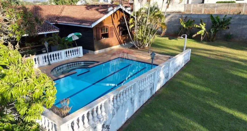 casa madeira com 202 m2; 1463 m2 área total; 10 vagas descobertas; 3 quartos sendo 1 suíte, 1 lavabo ; 1 banheiro social