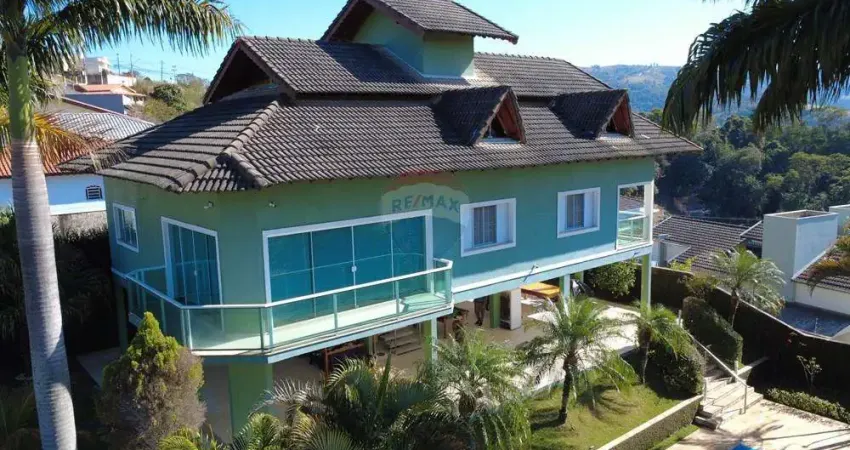 Sobrado à venda com 630 m2 de terreno, 141,90 m2 construídos, 3 dormitórios sendo 01 suite , 01 banheiro social , 04 vagas