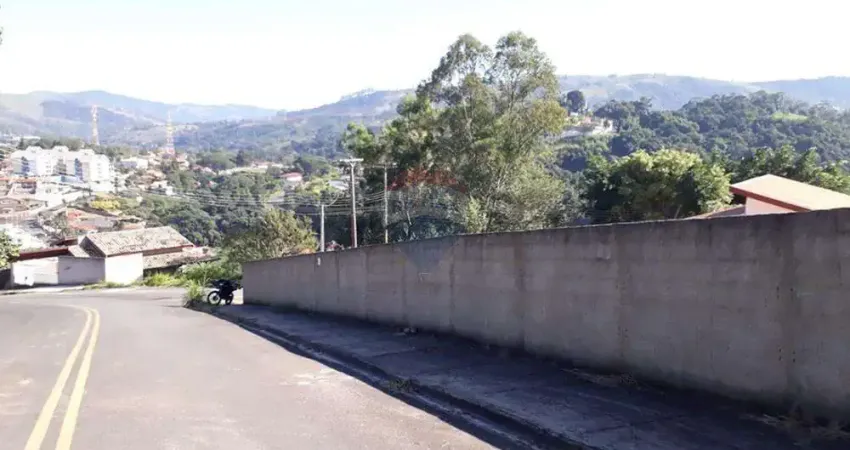 Terreno a venda em lindoia com vista , com 545,43 m2 , toda murada com portão e tela na parte superior, vista maravilhosa