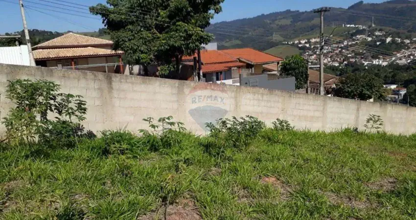 Terreno a venda em lindoia com vista , com 545,43 m2 , toda murada com portão e tela na parte superior, vista maravilhosa