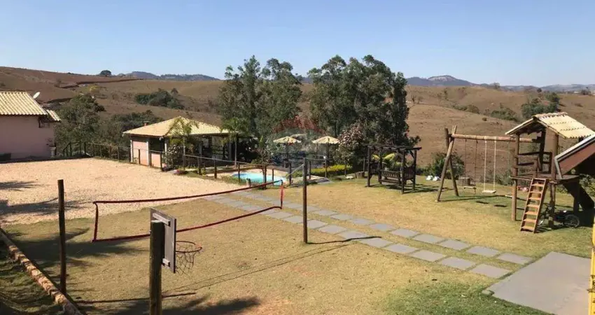 Casa campo/pousada 170m2 construído, 2000 m2 todo cercado área total, 2 suítes mobiliadas , cozinha gourmet, 06 vagas descobertas, 1 lavanderia