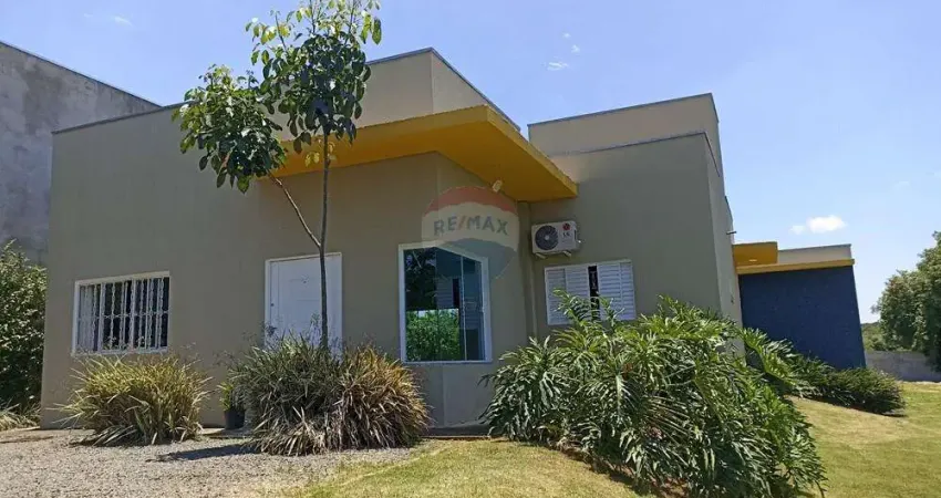 Casa disponível para alugar em holambra com piscina e jardim grande