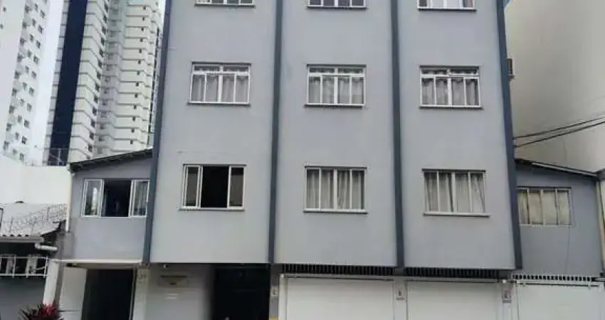 Apartamento com 1 dormitório e 1 vaga de garagem localizado a 500m da Praia