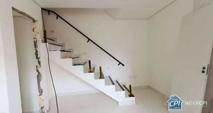 Sobrado Triplex com 2 Quartos na Tupi em Praia Grande/SP