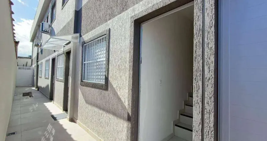 Casa em condomínio fechado com 2 quartos para alugar na Rua General Zenóbio da Costa, Canto do Forte, Praia Grande