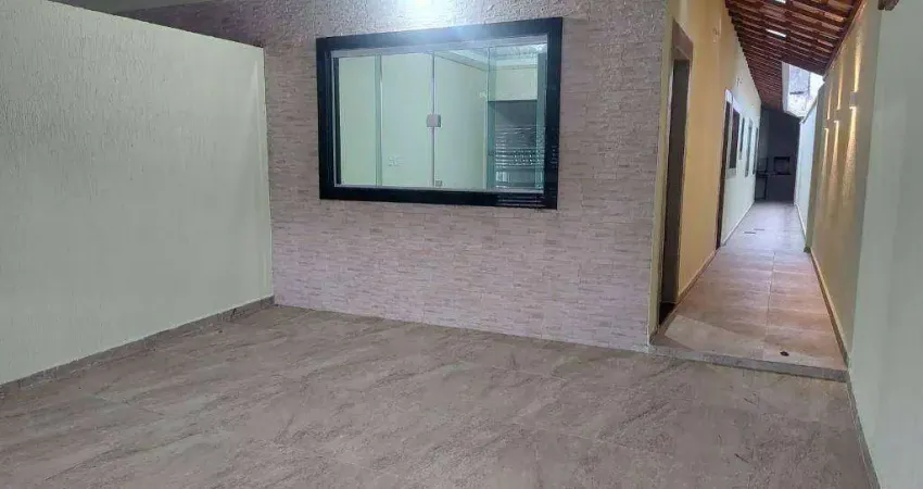 Casa Geminada com 2 Quartos no Maracanã em Praia Grande/SP