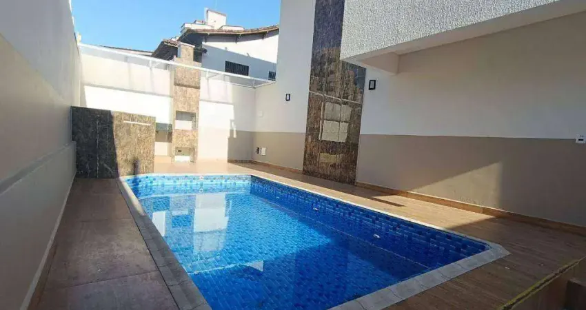 Sobrado Triplex com 2 Quartos na Mirim em Praia Grande/SP